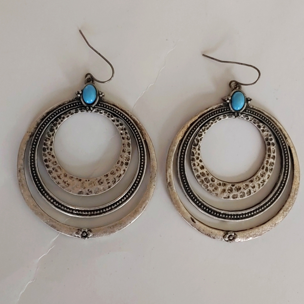 Silver and turquoise dangle earrings beautiful details, showstoppers.